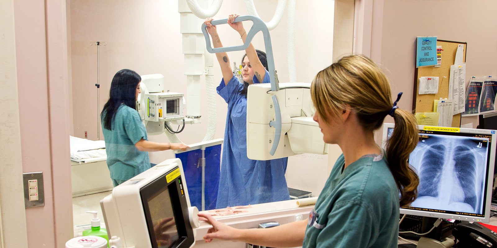 image of medical radiography lab