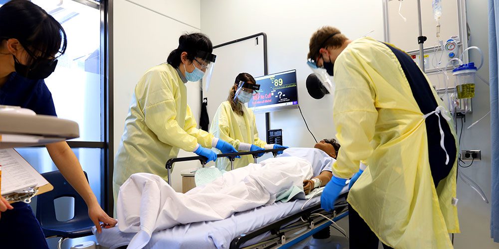 IPE Simulation Students with Patient