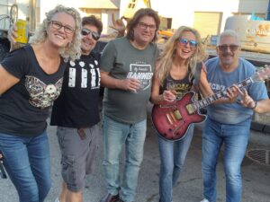 Anabelle with bandmates standing in a row.