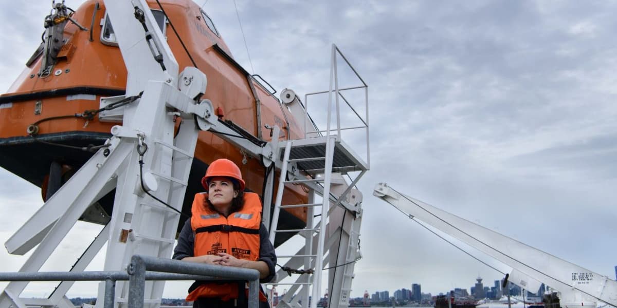 A student in the Enhanced Bridge Watch Rating program