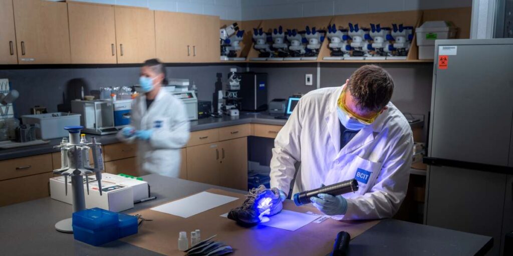 blog feature dna crop 20220707-DNA_Lab-7657