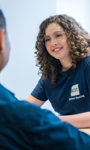 Student housing staff welcoming student arriving in housing
